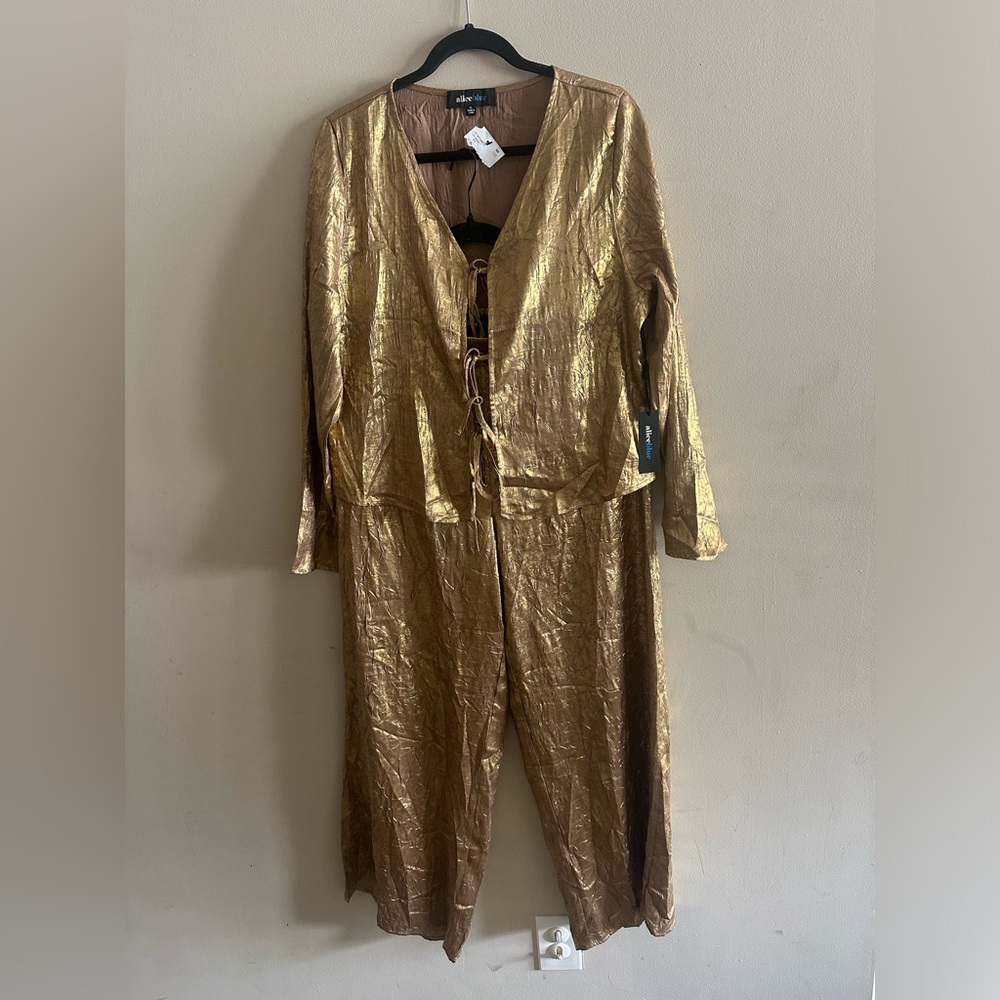 NWT Alice Blue Metallic Gold Tie-Front Jumpsuit 2 Piece Set Size XL